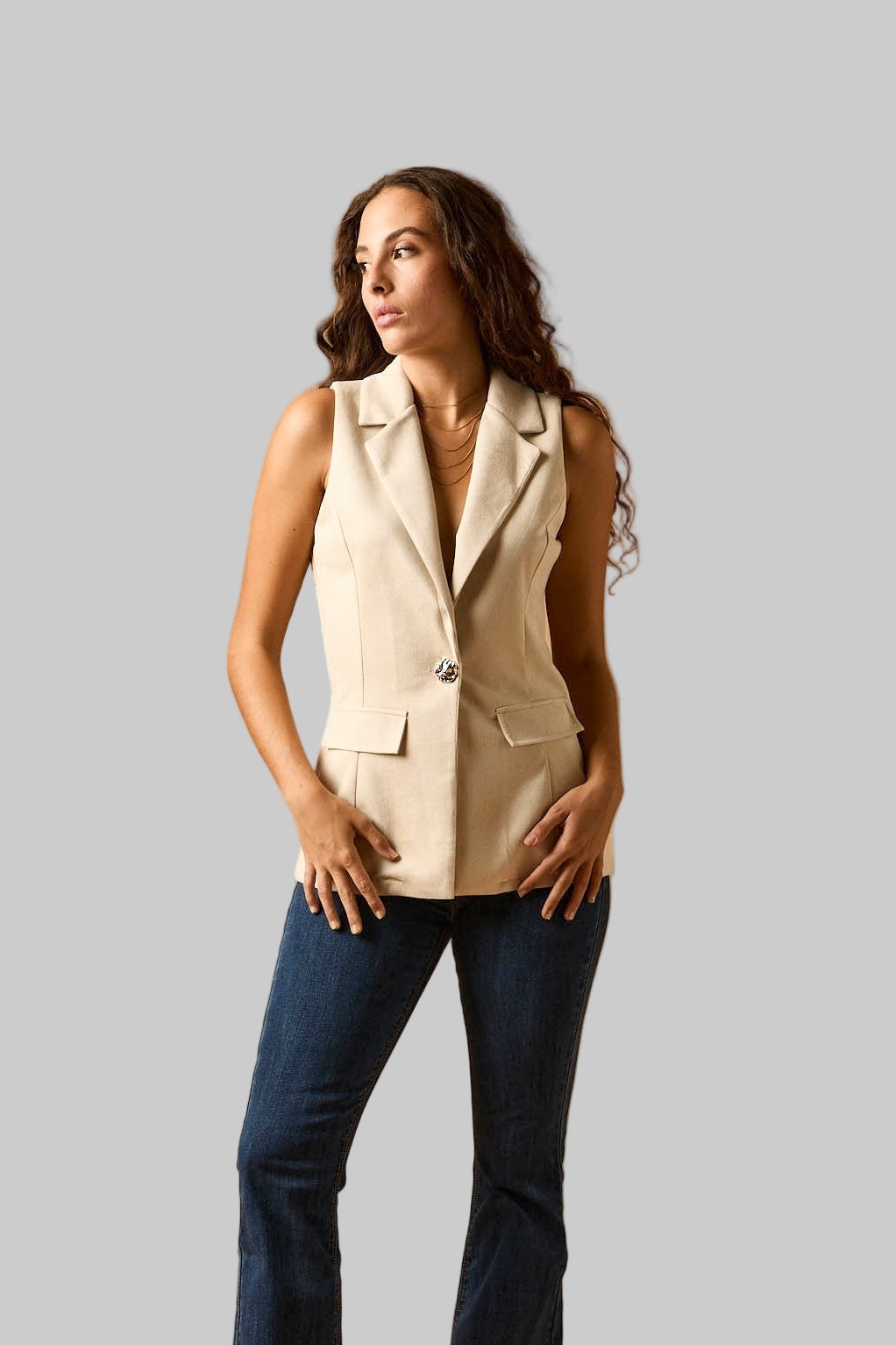 CHALECO BOTÓN EFECTO ANTE BEIGE