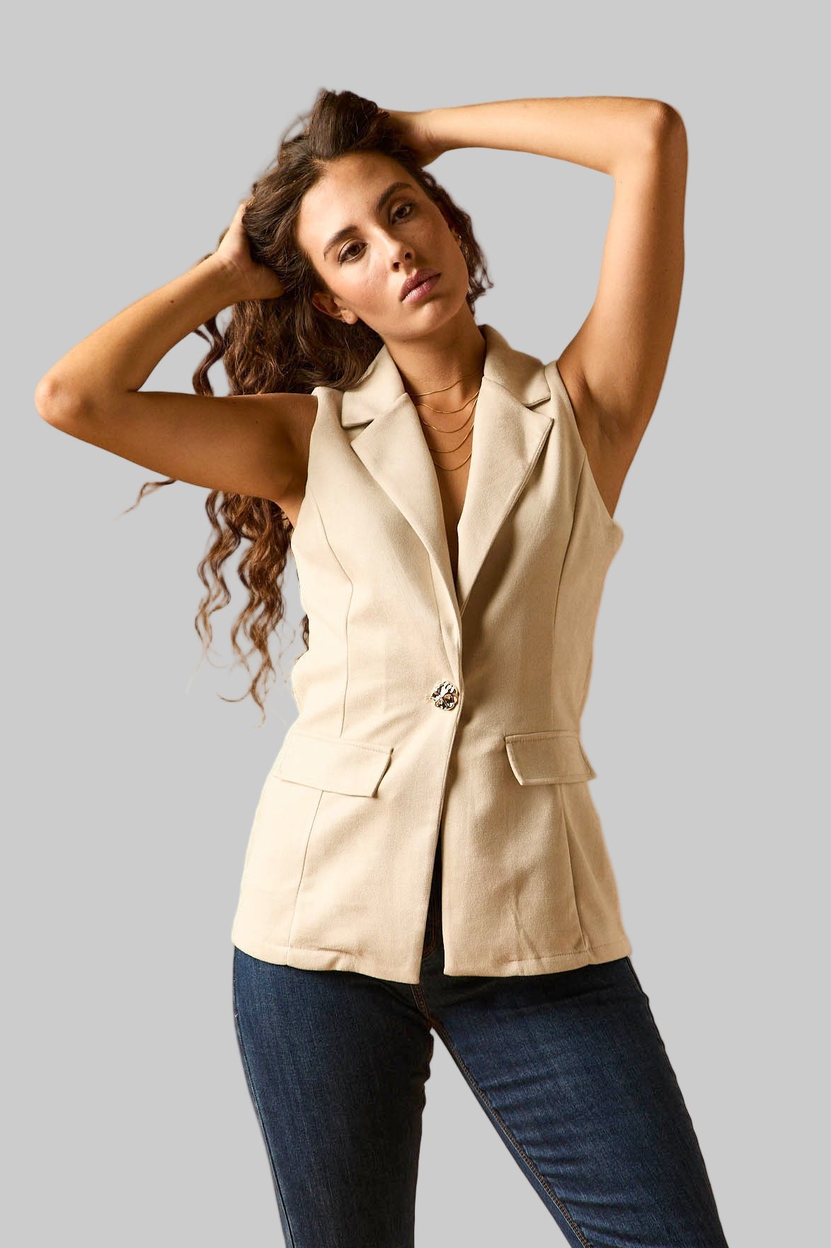 CHALECO BOTÓN EFECTO ANTE BEIGE