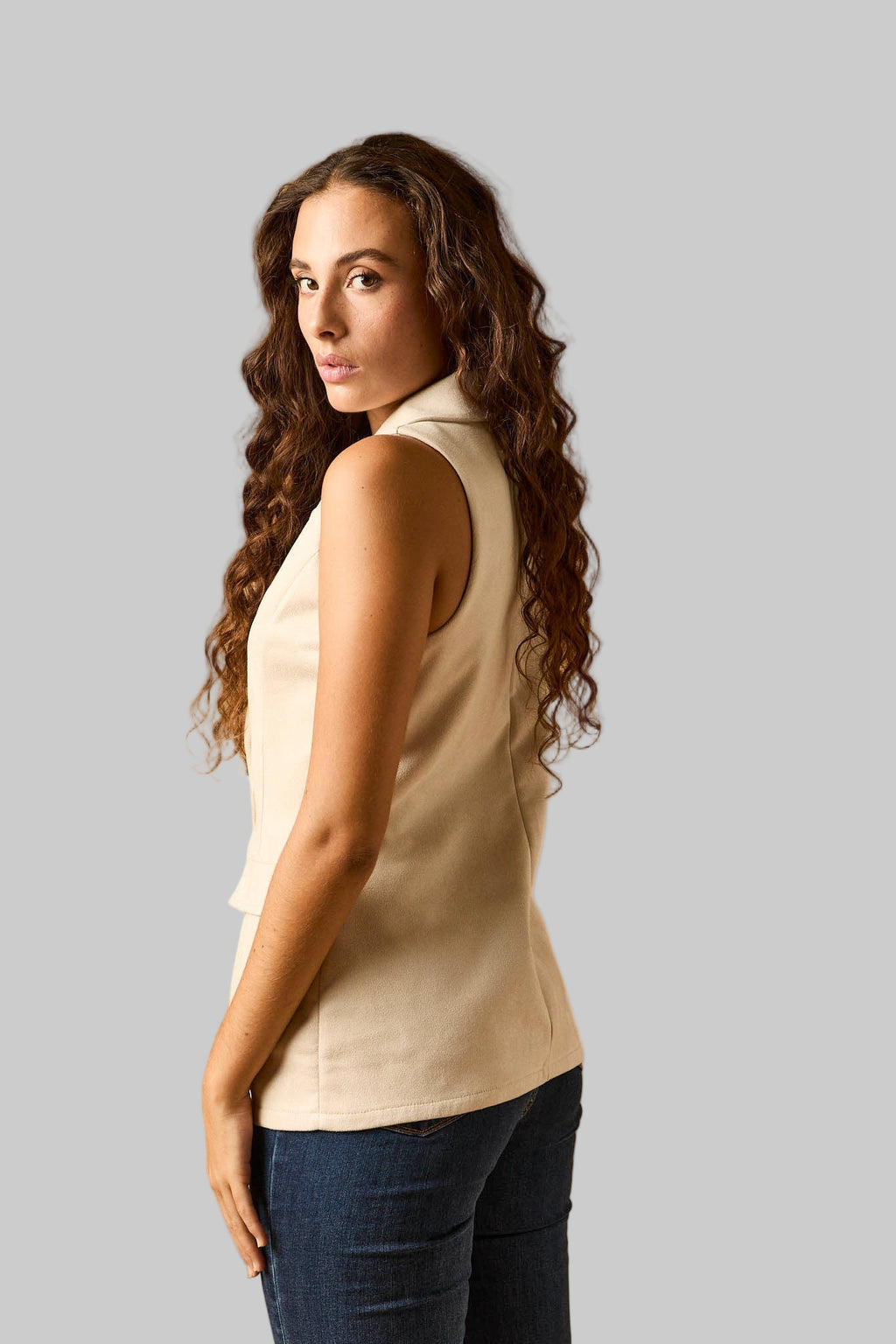CHALECO BOTÓN EFECTO ANTE BEIGE