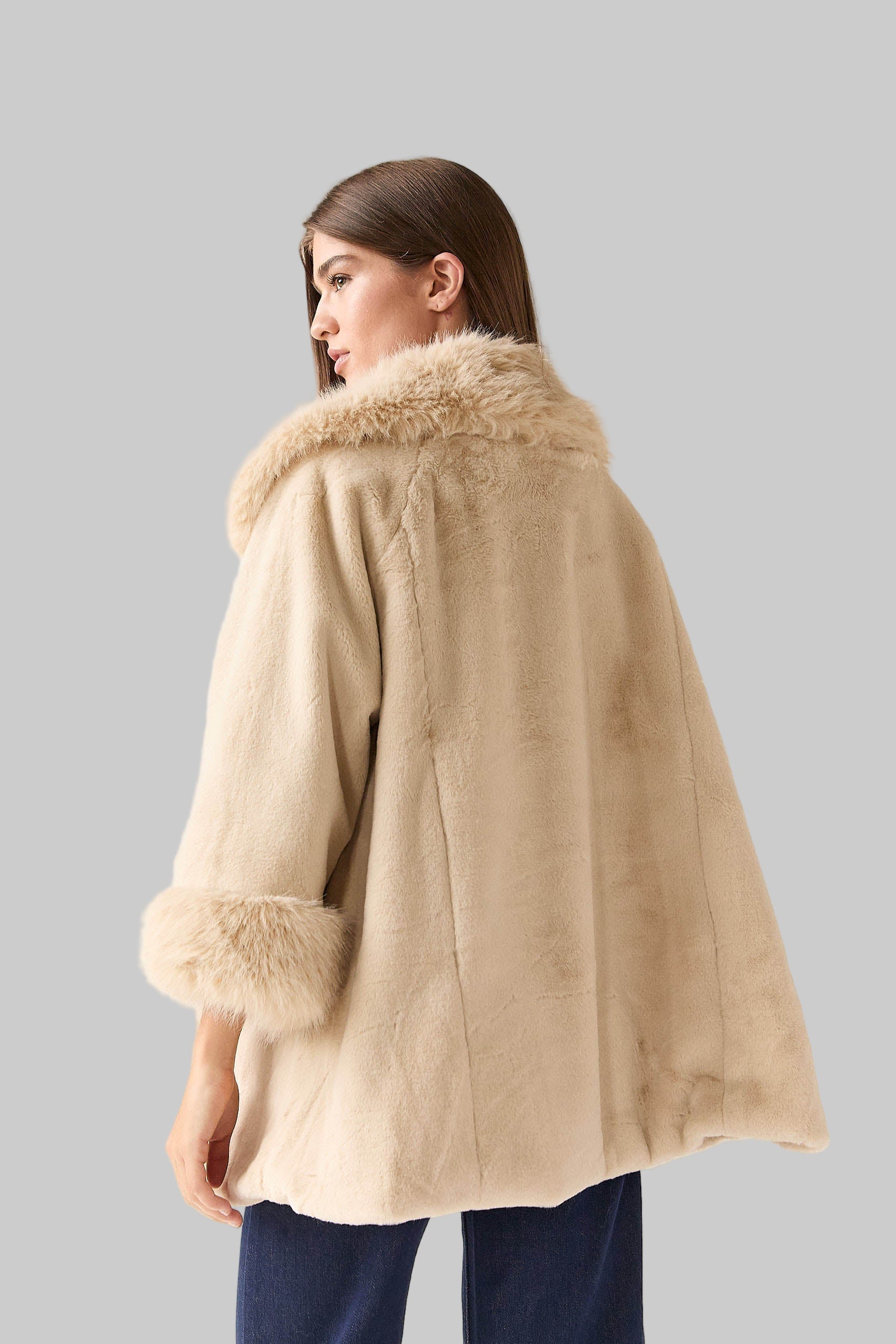 ABRIGO CAPA PELO BEIGE