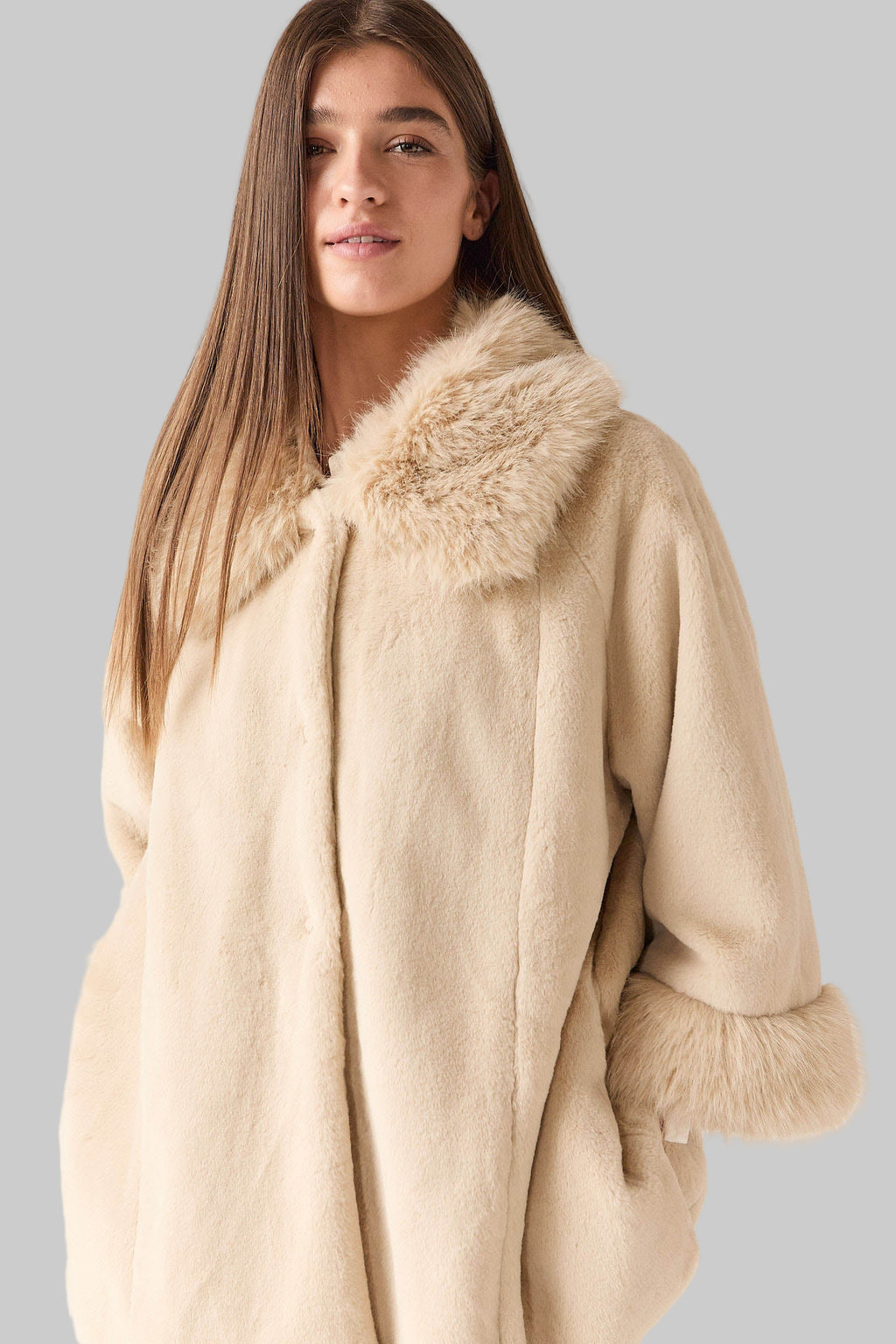 ABRIGO CAPA PELO BEIGE