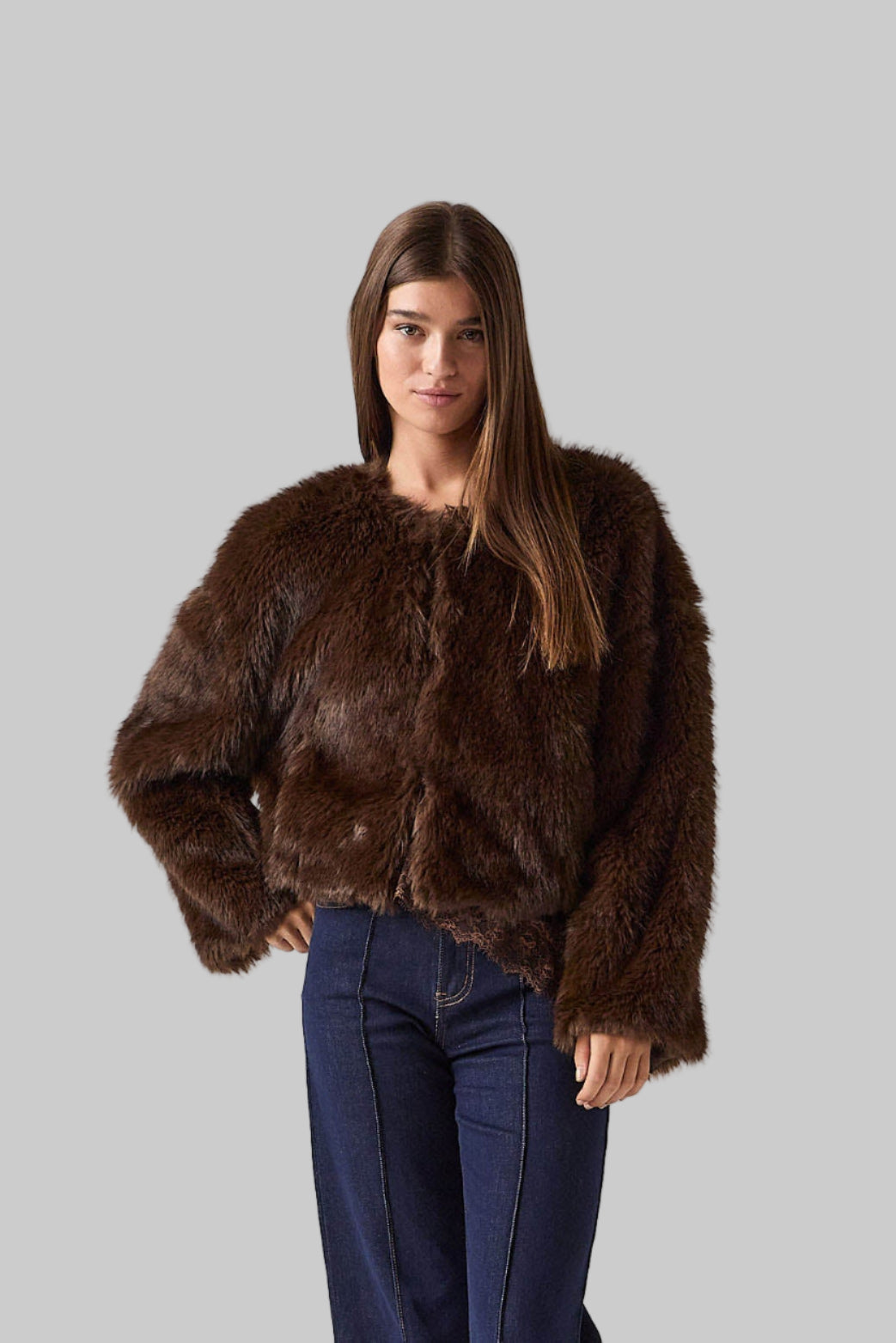 ABRIGO CORTO PELO MARRÓN