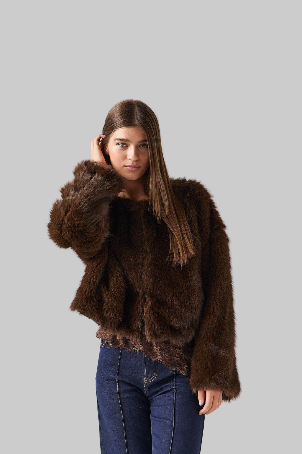 ABRIGO CORTO PELO MARRÓN